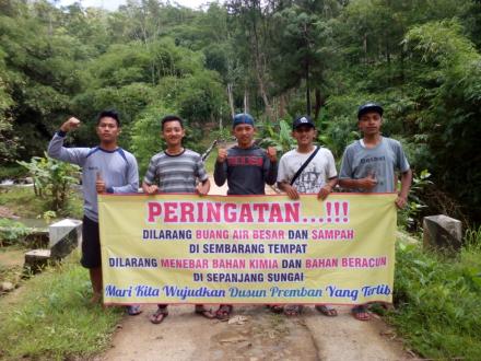 Banner Himbauan Jaga Lingkungan di Dusun Premban
